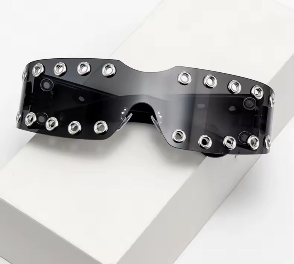 Catapult sunglasses in Black