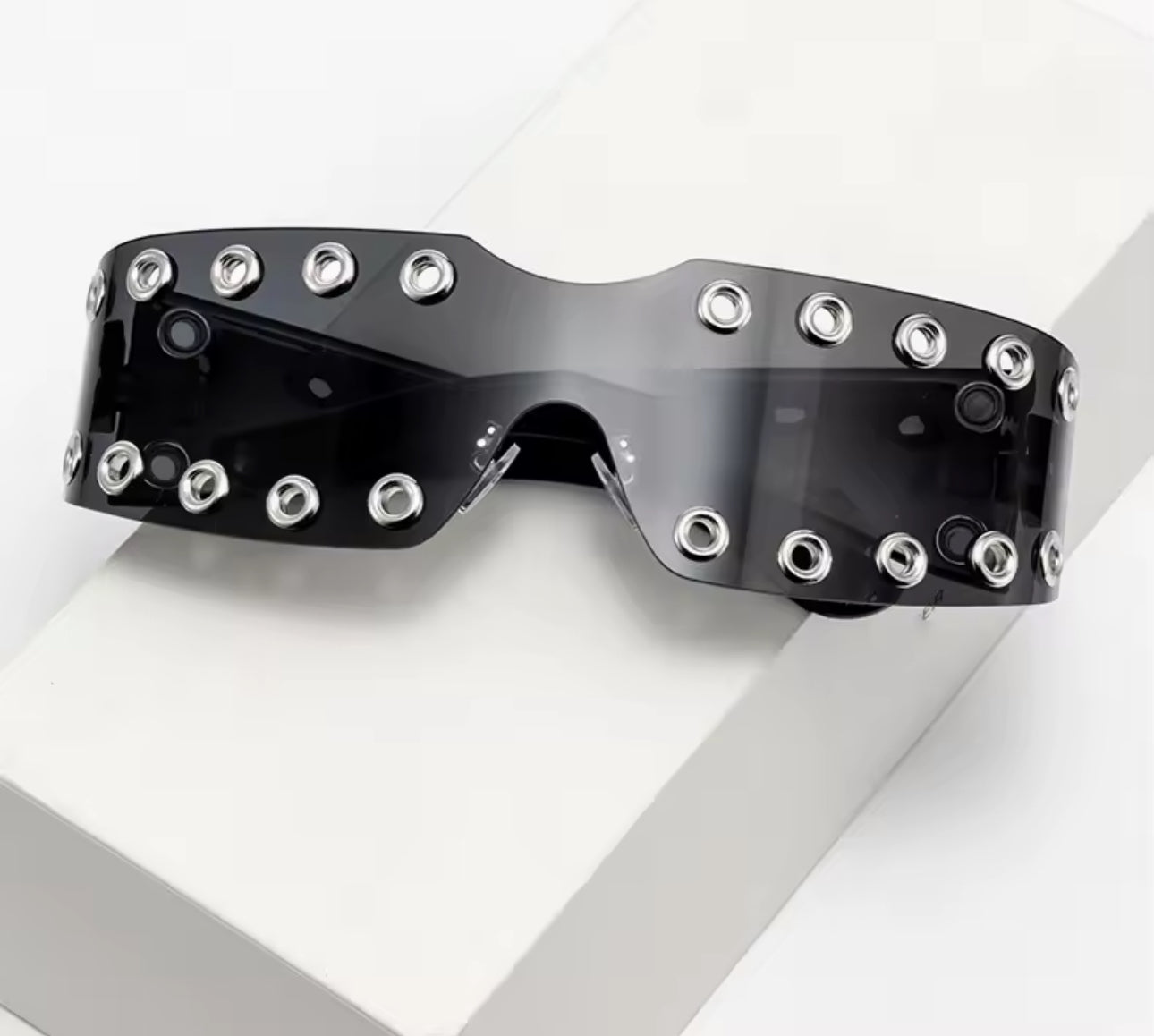 Catapult sunglasses in Black